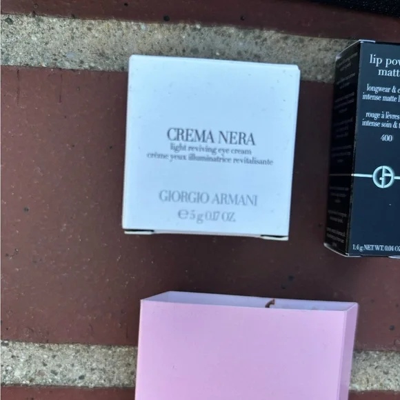 Armani kit - Picture 2 of 4